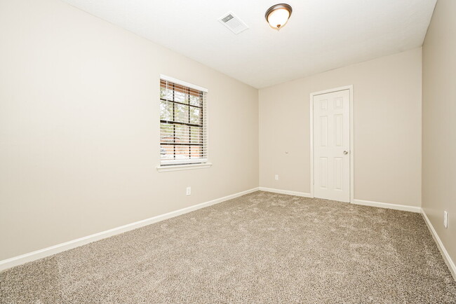 Building Photo - 107 Fairview Pl