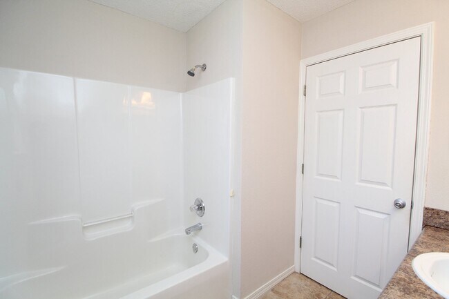 Building Photo - Southwest Pensacola 3BR Home with Open Floor Plan, Fireplace & Fenced Backyard