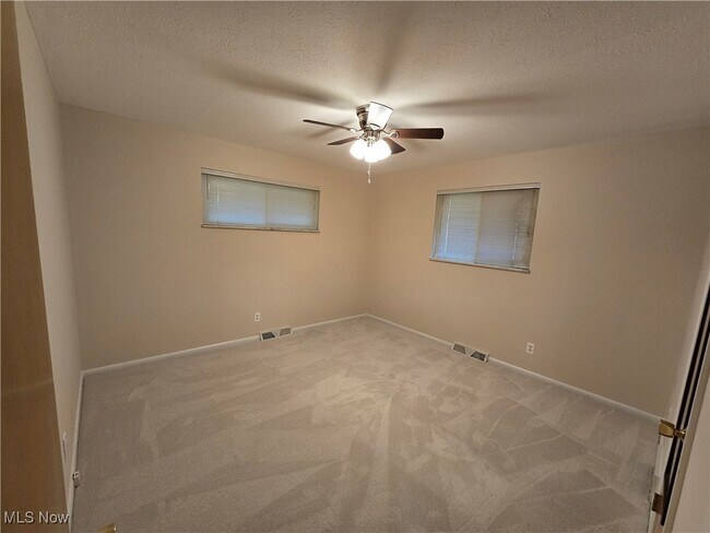 Building Photo - 5229 Evergreen Dr