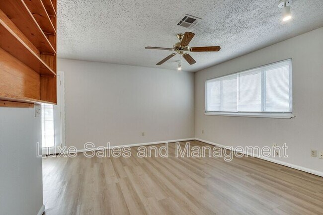 Building Photo - 1805 Melody Dr