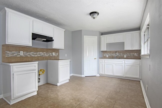 Building Photo - 7244 Rhobell St