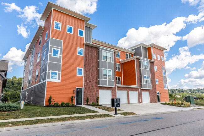 Building Photo - 617 Manhattan Blvd