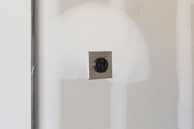 Building Photo - Stunning New-Build Townhouse in Growing 89139 Neighborhood