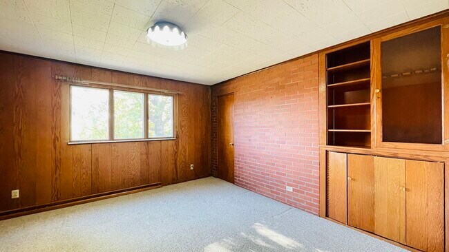 Building Photo - 1491 E Maiden St