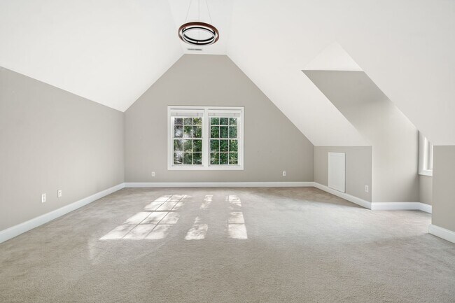 Building Photo - 30135 Porter Dr