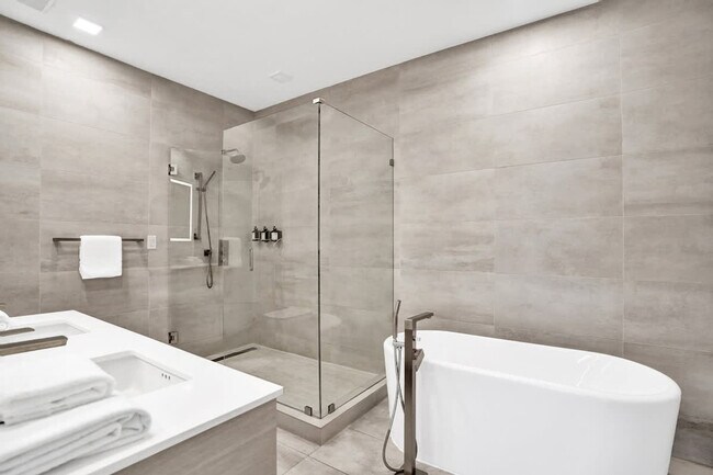 Building Photo - 1220 17th St