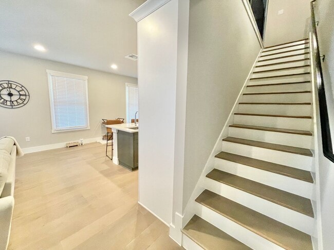 Building Photo - 311 E Evergreen St