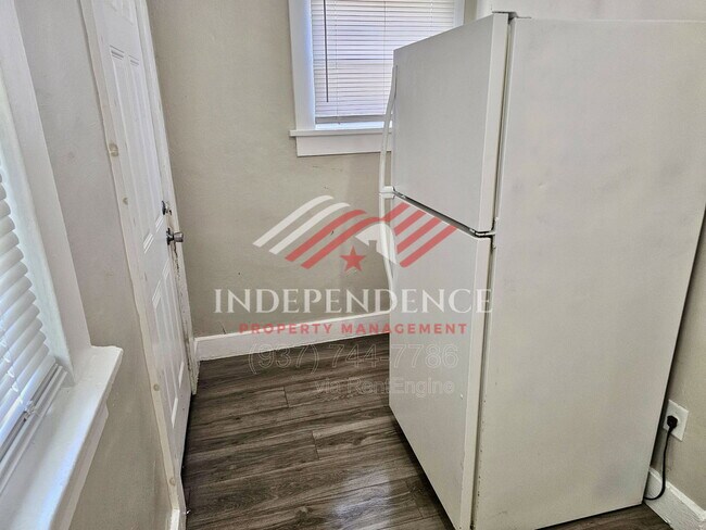 Building Photo - 2449 Nill Ave