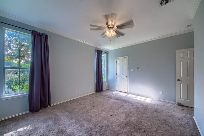 Building Photo - OFFERING 50% OFF THE 1ST MONTH'S RENT