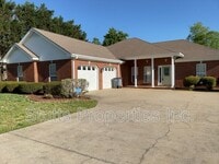 Building Photo - 11 Cedar Brook Ln