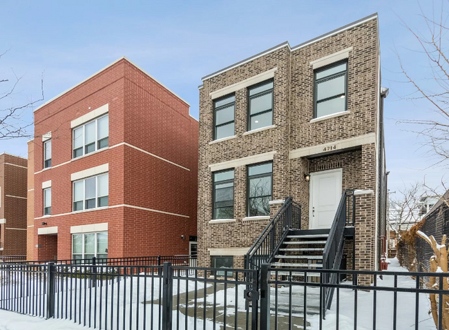 Building Photo - 4714 S Calumet Ave