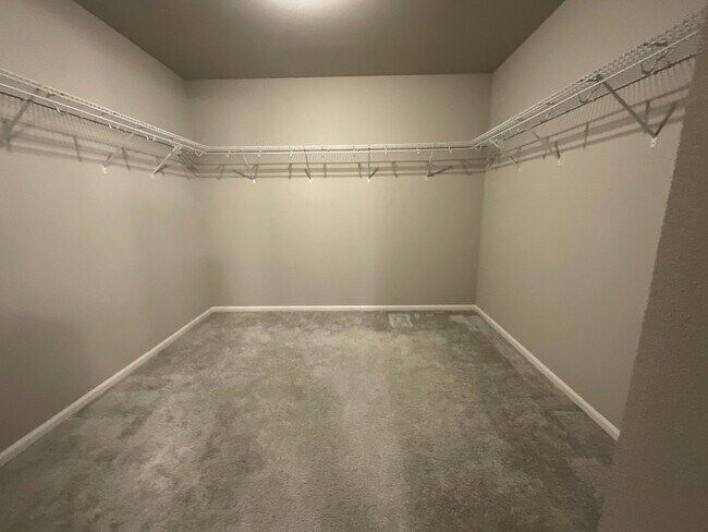 Building Photo - Beautiful 4 Bedroom, 2.5 Bath Home Availab...