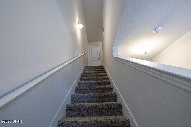 Building Photo - 1882 Pointe Dr