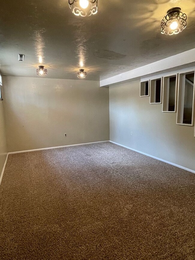 Building Photo - STUDENTS WELCOME! 4 Bed 2 Bath Home in West Ft Collins w/ Garage and Fenced Yard