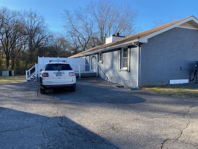 Building Photo - Coming soon! Nice remodeled 2 bedroom dupl...