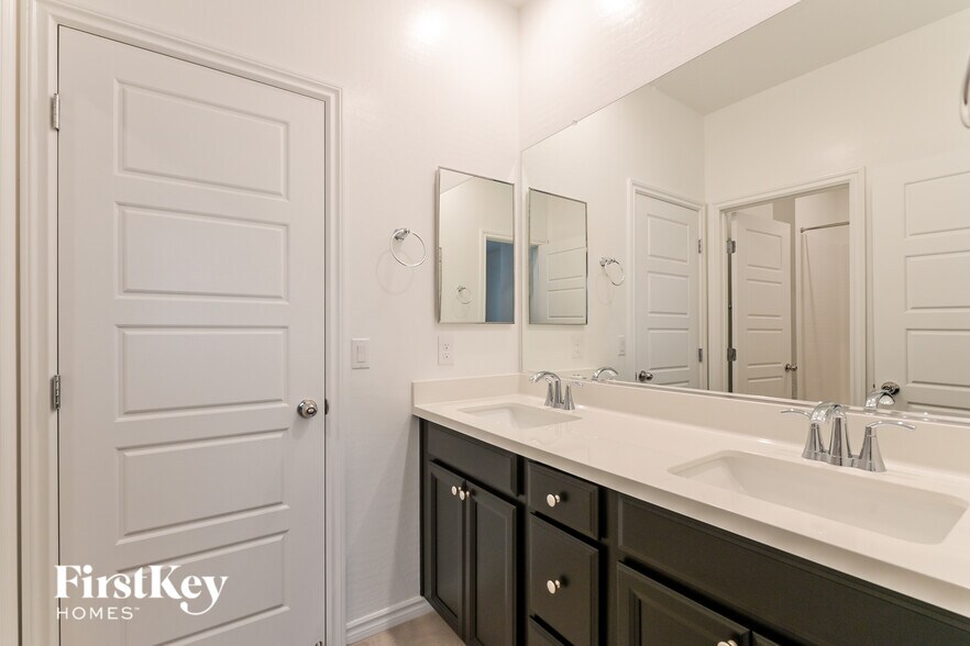 Building Photo - 6845 Greensmen Ave