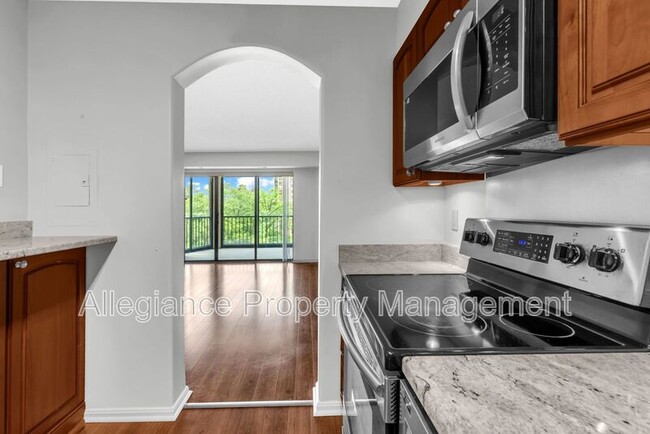 Building Photo - 5904 Mt Eagle Dr