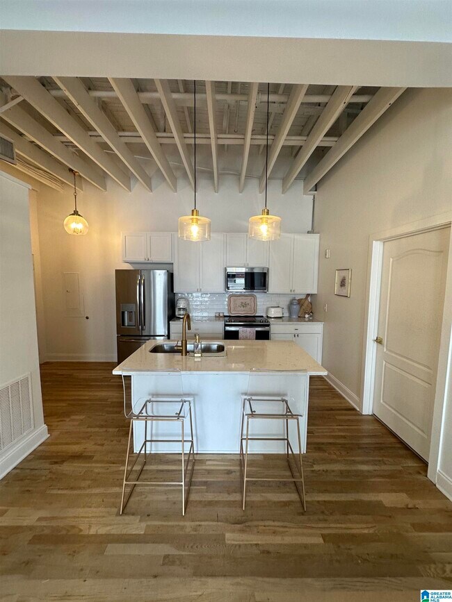 Building Photo - 300 20th St N