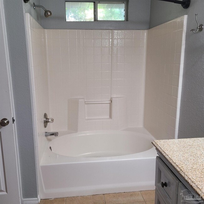Building Photo - 325 Mirabelle Dr