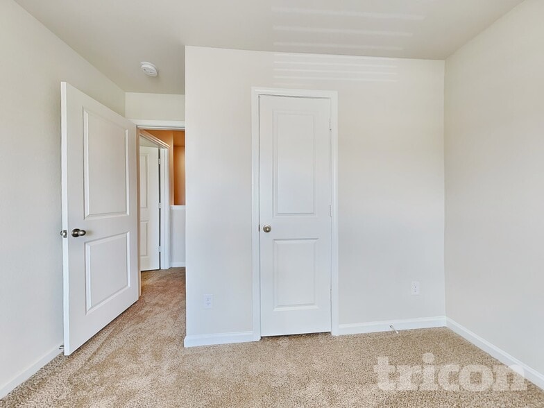 Building Photo - 1392 Deutz Dr