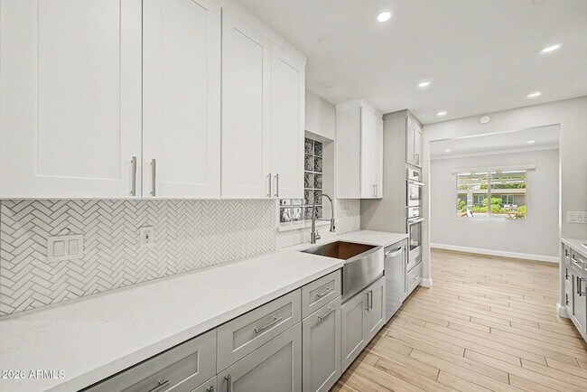 Building Photo - 5539 N 19th St