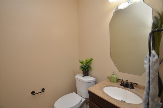 Building Photo - 2911 Meadowglen Cove