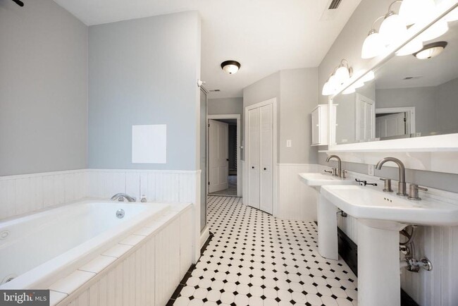 Building Photo - 313 Chestnut St