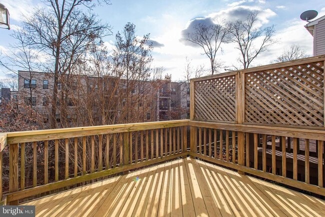 Building Photo - 22000 Avonworth Square