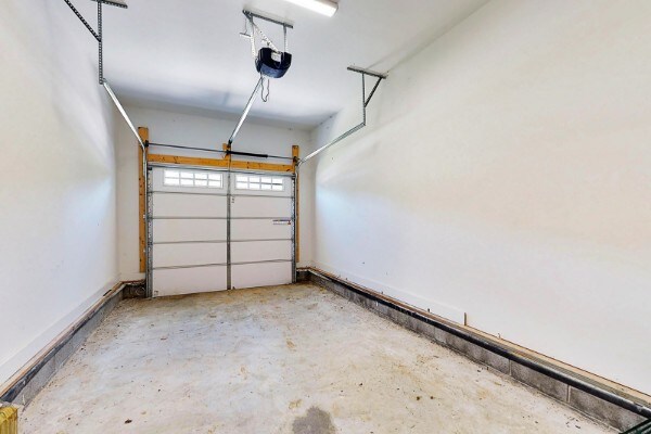 Building Photo - 324 Queen Ave