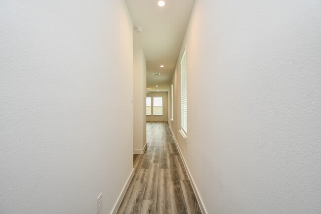 Building Photo - 3024 Crown Gate Dr