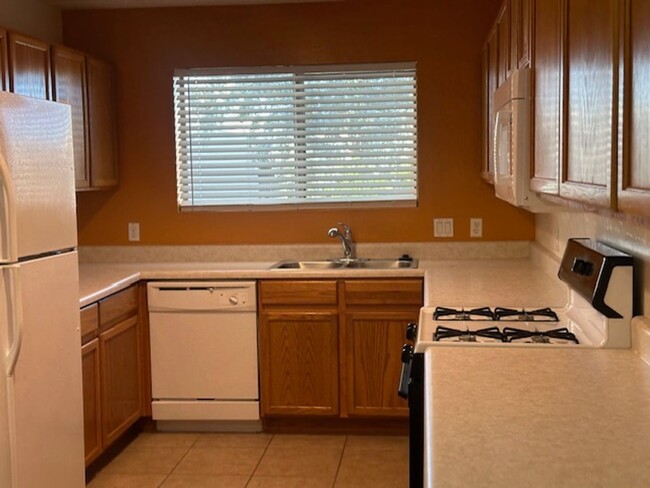 Building Photo - $1,650 Unfurnished Two Bedrooms-2 Bathroom...