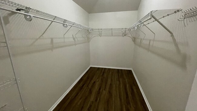 Building Photo - Beautiful single story home with community pool off Harmon