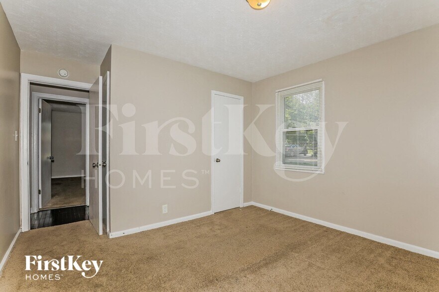 Building Photo - 2825 Kessler Blvd Dr