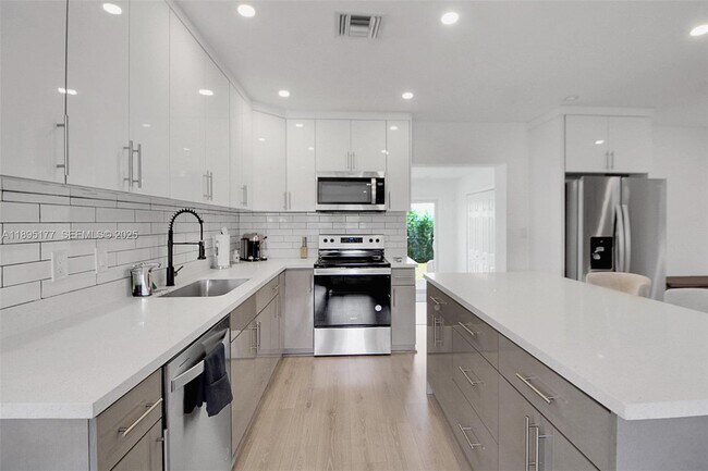 Building Photo - 18361 NE 20th Pl