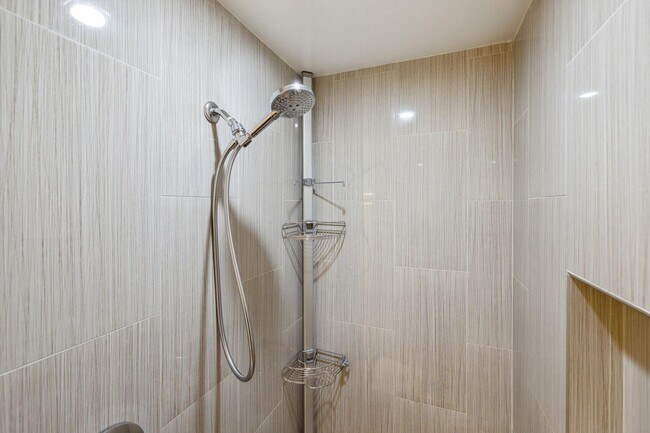 Building Photo - OPEN HOUSE: Saturday (6/20) 4:30pm-5:00pm. Stunning 3-Level Single Family Home with Modern Touche...