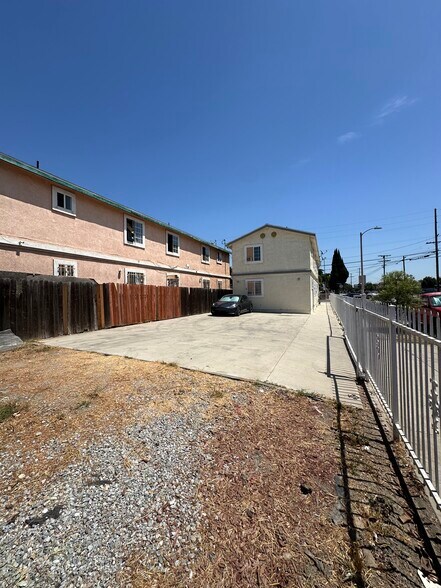 Building Photo - 10929 Compton Ave
