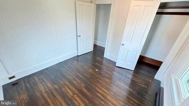 Building Photo - 6 Fern Ave