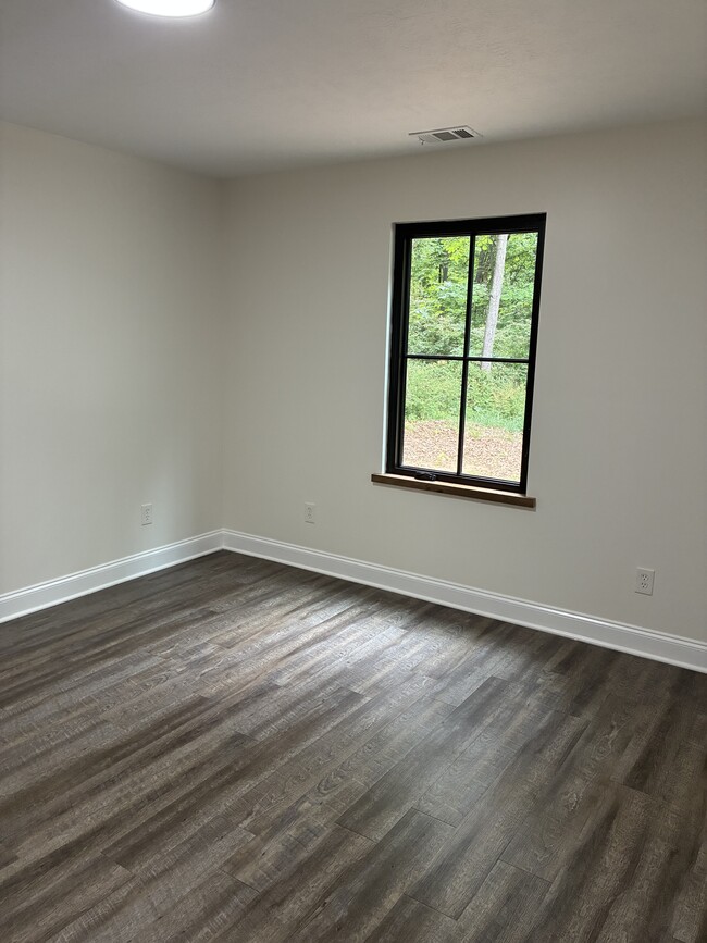 Building Photo - 267 Sterling Dr