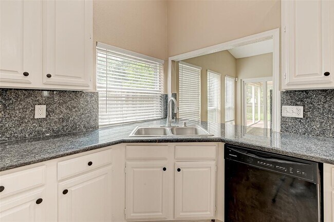 Building Photo - 2302 Brook View Ln