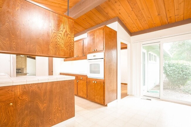 Building Photo - Charming 3-Bedroom Country House