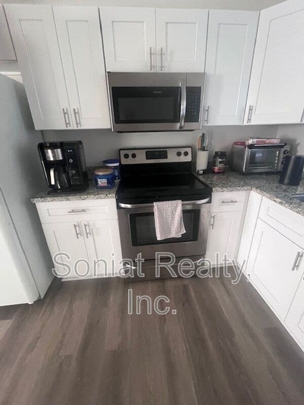 Building Photo - 3302 Nashville Ave