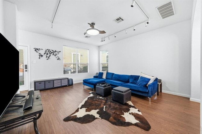 Building Photo - 1817 Carlson Dr