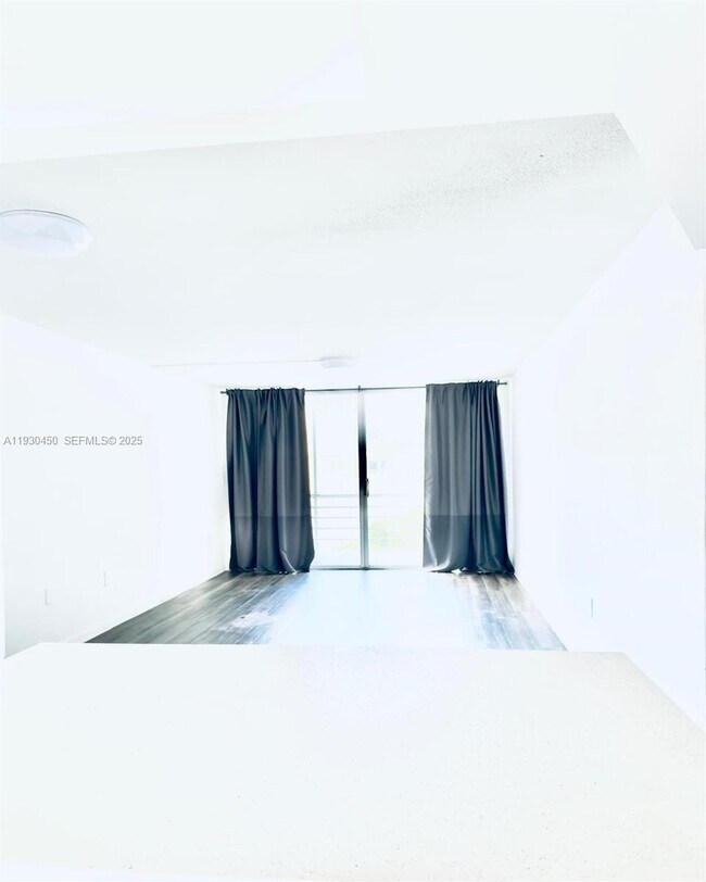 Building Photo - 1401 NE 191st St