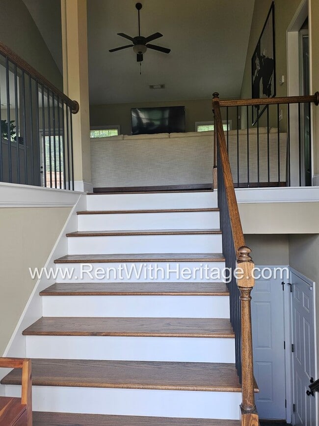 Building Photo - Gorgeous 3 bd / 2 bath / Attention to Deta...