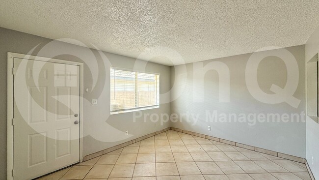 Building Photo - 132 E Ingram St