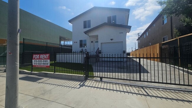 Building Photo - 3839 Woodlawn Ave