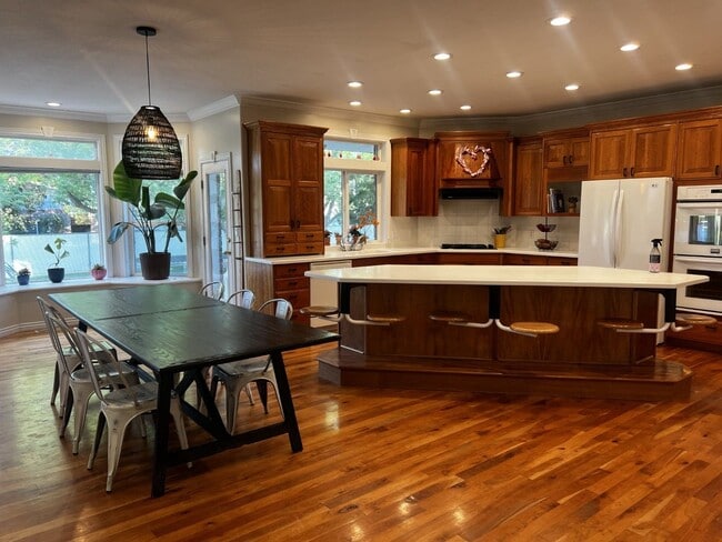 Building Photo - Lovely Home Located In Roy Utah