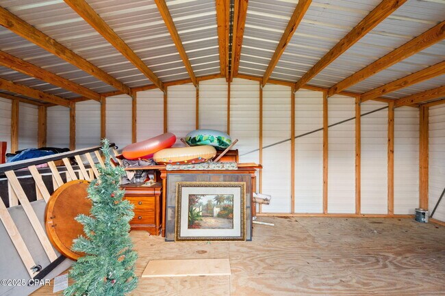 Building Photo - 1528 Oak Ave