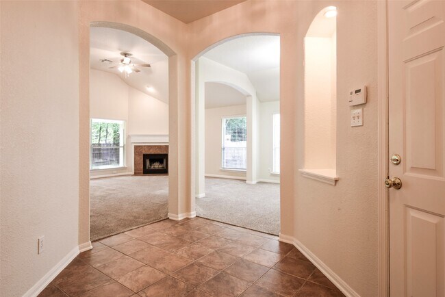 Building Photo - 22 E Hobbit Glen Dr