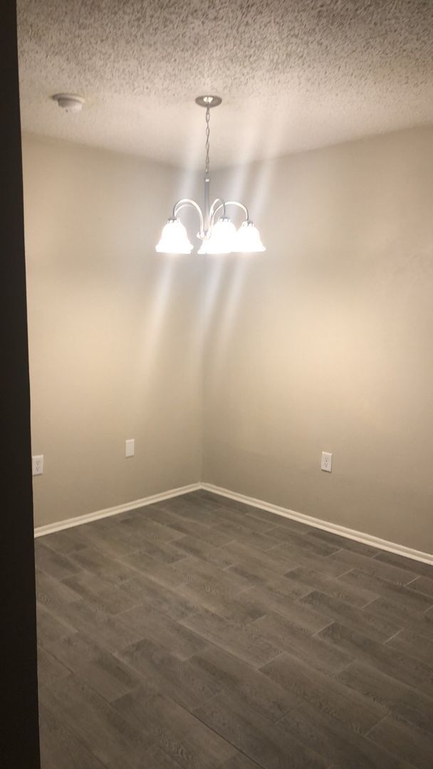 Building Photo - 2BR Units in Gonzales  $975